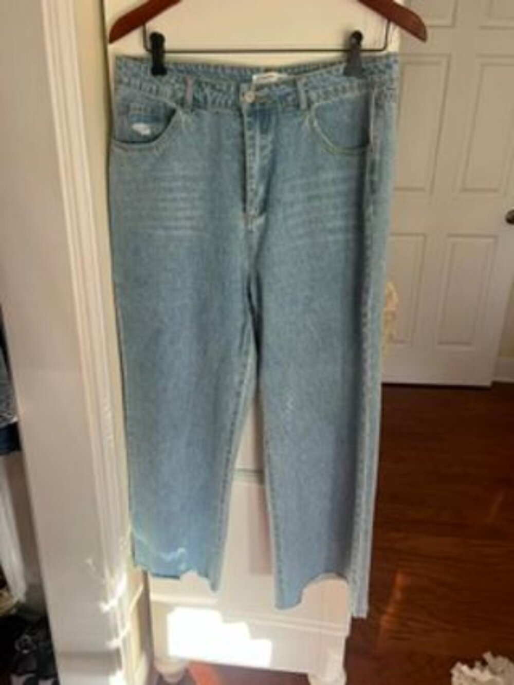 CHERYL CO. Frayed bottom Jeans (size 12)
